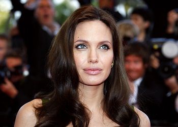 Анджелина Джоли с распущенными волосами